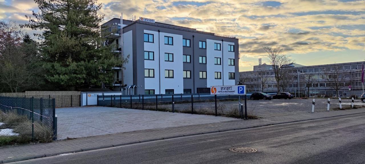 Sunset Hotel Kelsterbach Buitenkant foto